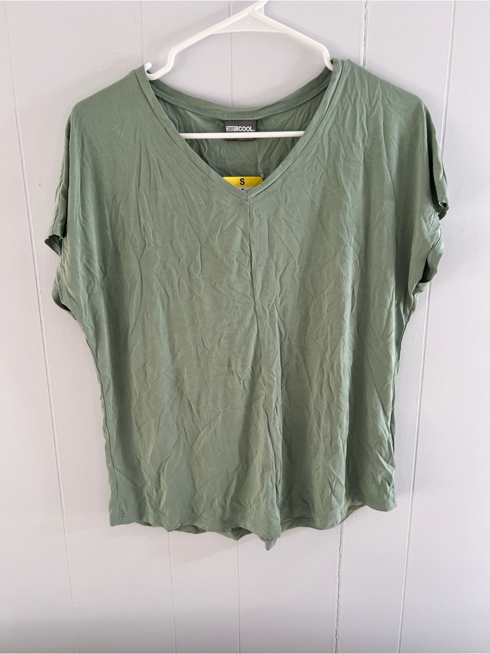 32 Degrees Women's V-Neck Short Sleeve Tee in Sage Green #223